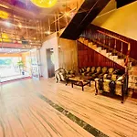 The Town View Resort - Affordable Luxury Stay Near Mall Road Manali