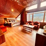 The Town View Resort - Affordable Luxury Stay Near Mall Road Manali