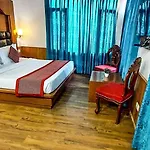 The Red Apple Manali