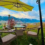 Himalayan Nomad Cottage, Manali ! All 2 Bedroom Independent Cottages ! Personal Lawn Every Cottage ! Parking ! Scenic Mountains View ! Spacious Rooms !