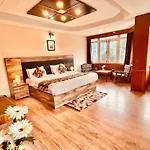 The Town House - Lavish & Luxury Rooms Near Mall Road Manali