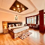 The Town House - Lavish & Luxury Rooms Near Mall Road Manali