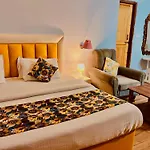 Hotel Hadimba Palace - ! The Heart Of Manali Since 1999 ! Big Parking ! Near Mall Road ! Mountain View ! Property Of The Decade ! M 62305-50100