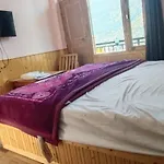 Om Hotel