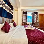 Royal View Inn