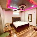Kst Villa Near Mall Road Manali