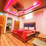 Kst Villa Near Mall Road Manali