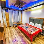 Kst Villa Near Mall Road Manali
