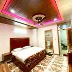 Kst Villa Near Mall Road Manali