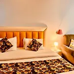 Ganga Cottage !! 1,2,3 Bedrooms Cottage Available Near Mall Road Manali