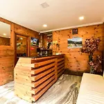 Hotel O Whispering River