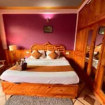 The Rama Lodge, Manali - 1,2,3,4 Bedrooms Independent Luxury Cottages Available With Mountain View
