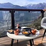 Footloose Resort , Manali