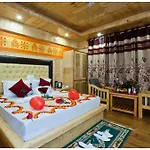 Manali Hotel H A R M O N I Near River And Temple
