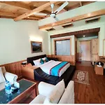 Manali Hotel T H E - B D - R E S O R T - Free Parking - Jungle Safari And Restaurant Facilities -Luxury & Spacious Room - Best Premium Hotel In Manali