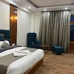 Mountain Majesty\'S Inn Rooms & Restaurant