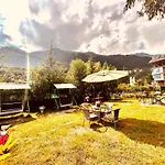 Himalayan Fort Resort, Manali - !!Riverside Property !! Big Garden With Bonfire !! Guest Preferred !! Scenic River & Mountain View !! Big Parking !! Luxury Balcony Rooms !! Playing Zone !! Property Of The Year