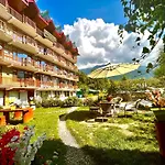 Himalayan Fort Resort, Manali - !!Riverside Property !! Big Garden With Bonfire !! Guest Preferred !! Scenic River & Mountain View !! Big Parking !! Luxury Balcony Rooms !! Playing Zone !! Property Of The Year