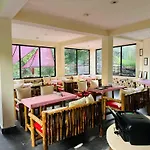 Red House Cafe And Inn