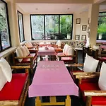 Red House Cafe And Inn