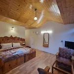 Red Rose Cottages Manali