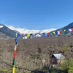 Aviyato Trimurti B&B