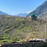 Aviyato Trimurti B&B
