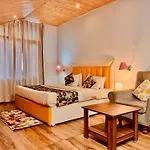 Hotel New Hadimba Palace Inn - Mountain View With Premium Rooms Near Mall Road , Manali