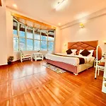 Hotel New Hadimba Palace Inn - Mountain View With Premium Rooms Near Mall Road , Manali