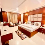 Hotel Outtown Manali - #Near Mall Road #Premium Rooms #Parking #Lift #Open Terrace #Cafe #Guest Preferred
