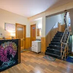 A Budget Urba- Monk Near Temple - Restaurant And Wi-Fi Facilities -Family Hotel In Manali