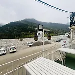 Hotel Villa Riverine Cafe & Riverview Near Mall Road Manali