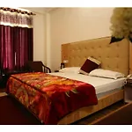 Hotel Budget Saras Manali Near Temple - Free Parking - Restaurant Facilities - Best Hotel In Manali
