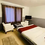 Hotel Ocean & Hotel Meadows Hill ! Rooftop Restaurant ! Near Hadimba Temple