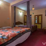Kunal Hotel & Cottages