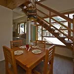 Oyo 8648 Home Stay Kyipo Khang Cottage