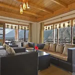 Oyo 8648 Home Stay Kyipo Khang Cottage