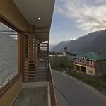 Oyo 8648 Home Stay Kyipo Khang Cottage