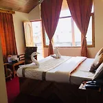 Oyo 13232 Red Rose Cottage