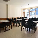 Oyo 11552 Hotel Rising Star