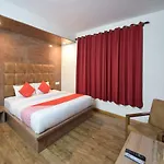 Oyo 11552 Hotel Rising Star