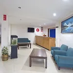 Oyo 11552 Hotel Rising Star