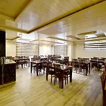 Oyo 13091 Manali Grand