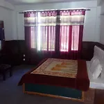 Gautam Hotel & Cottage