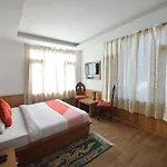Oyo 10255 Hotel Red Apple