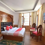 Oyo 10255 Hotel Red Apple