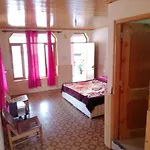 Giriraj Paying Guest House