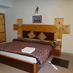 Hotel Mountain Trail Manali