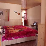 Giriraj Paying Guest House