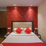 Oyo 17099 Ambika Residency